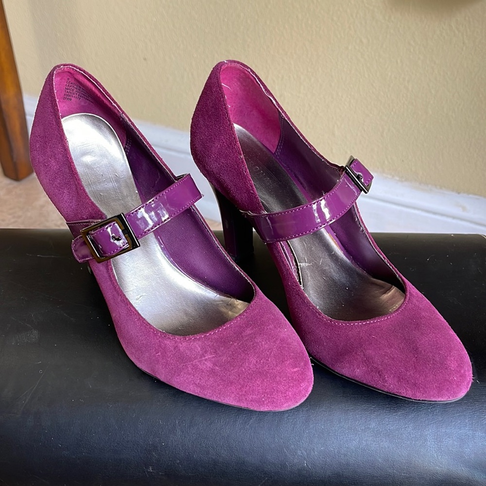 Purple high heels pump